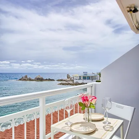 Serene Ocean Apartment
